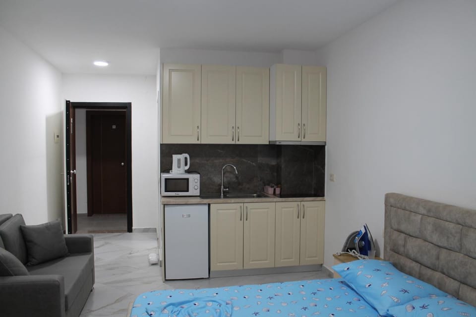Bed, Kitchen or kitchenette, Photo of the whole room, stove