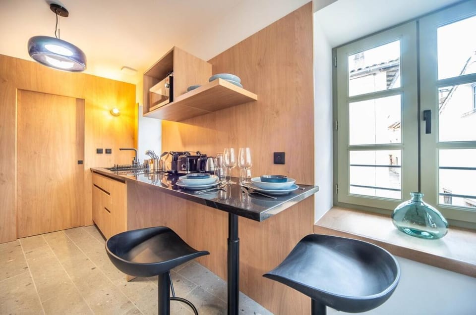 Kitchen or kitchenette, Dining area, stove