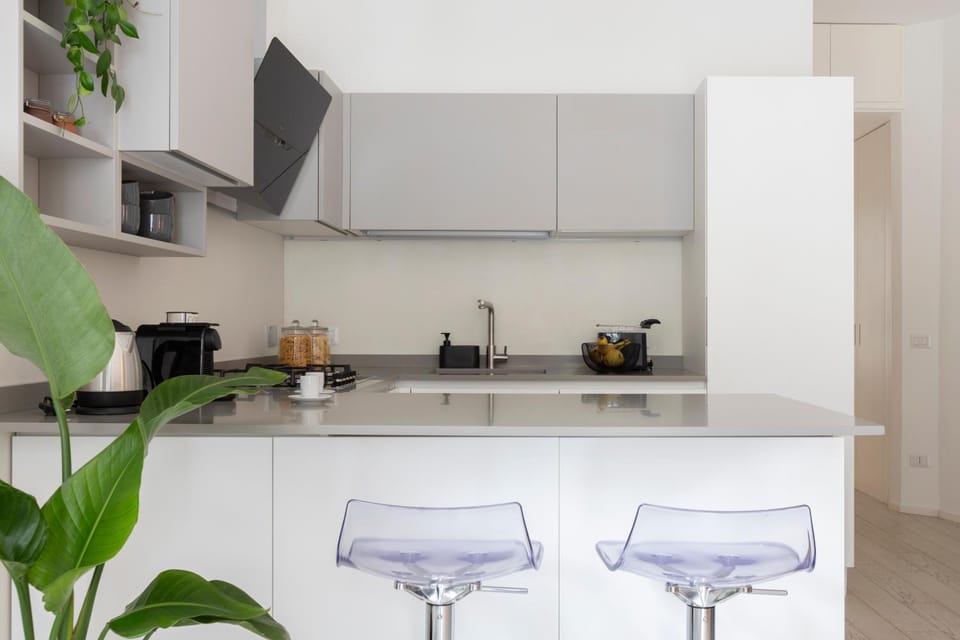 Coffee/tea facilities, Kitchen or kitchenette, stove, toaster