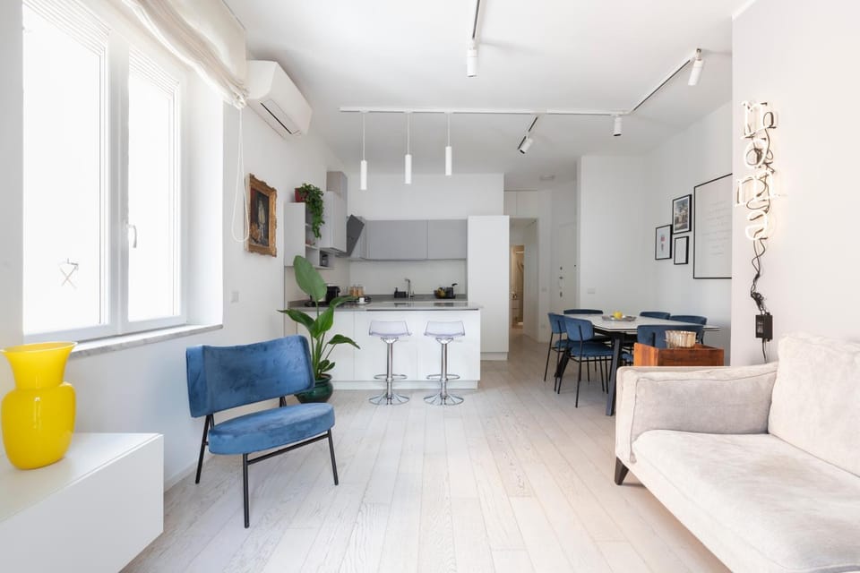 Kitchen or kitchenette, Living room, Seating area, Dining area, air conditioner