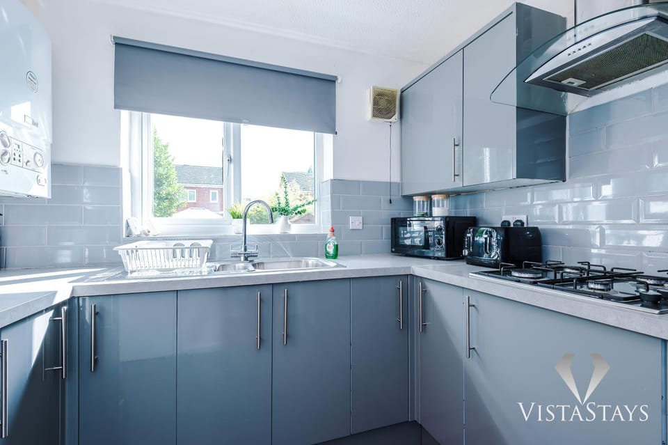 Cosy 3BDR House By Vista Stays Short Lets & Serviced Accommodation Manchester With PS4 and Parking House in Salford