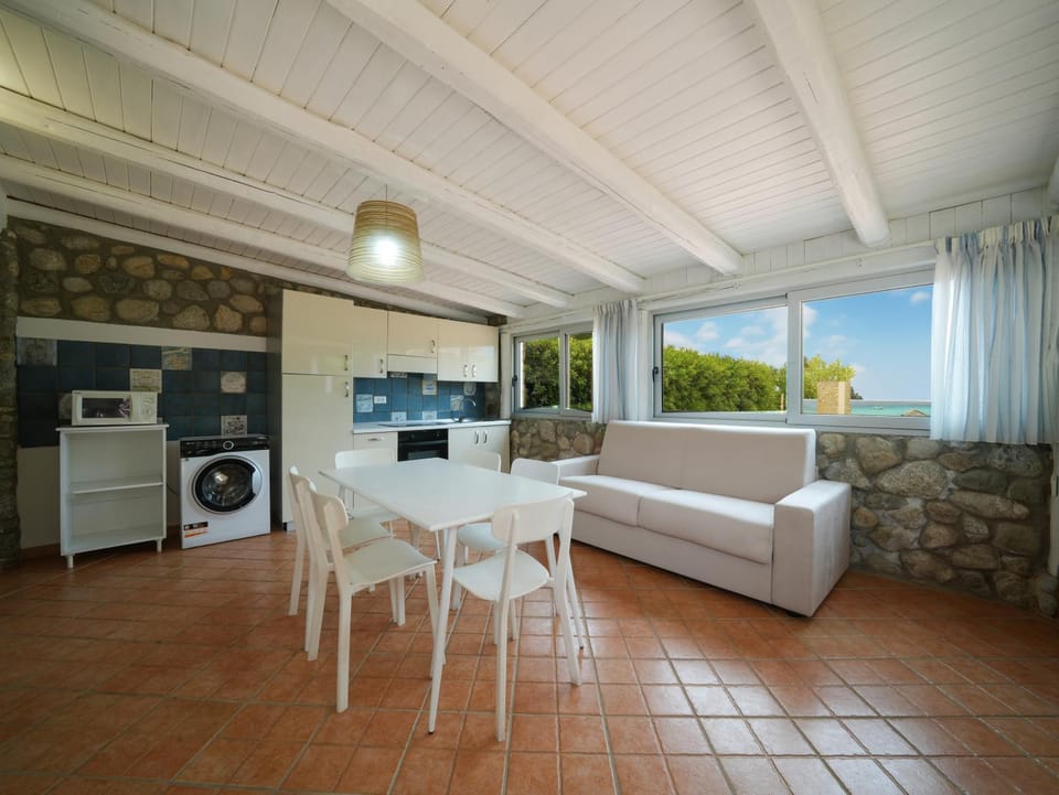 View (from property/room), Kitchen or kitchenette, Living room, Seating area, Landmark view, Sea view, oven, washing machine, kitchen