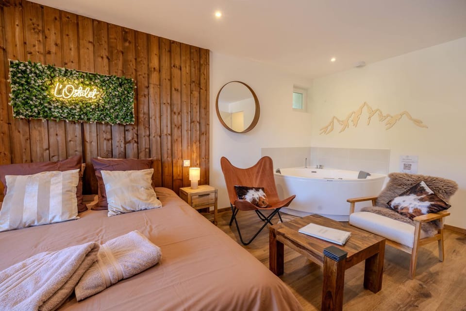 L'Ostalet suite luxe Jacuzzi Apartment in Catalonia