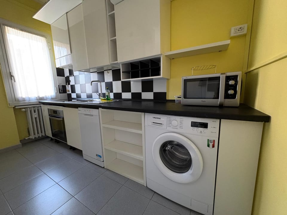 Kitchen or kitchenette, washing machine, kitchen