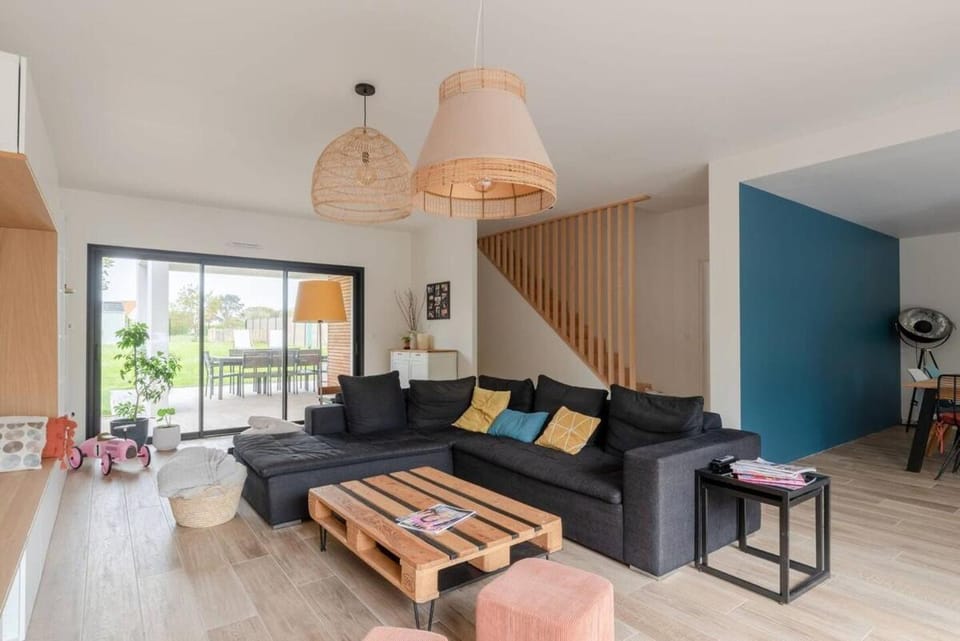 TV and multimedia, Living room, Seating area, Garden view, heating, internet