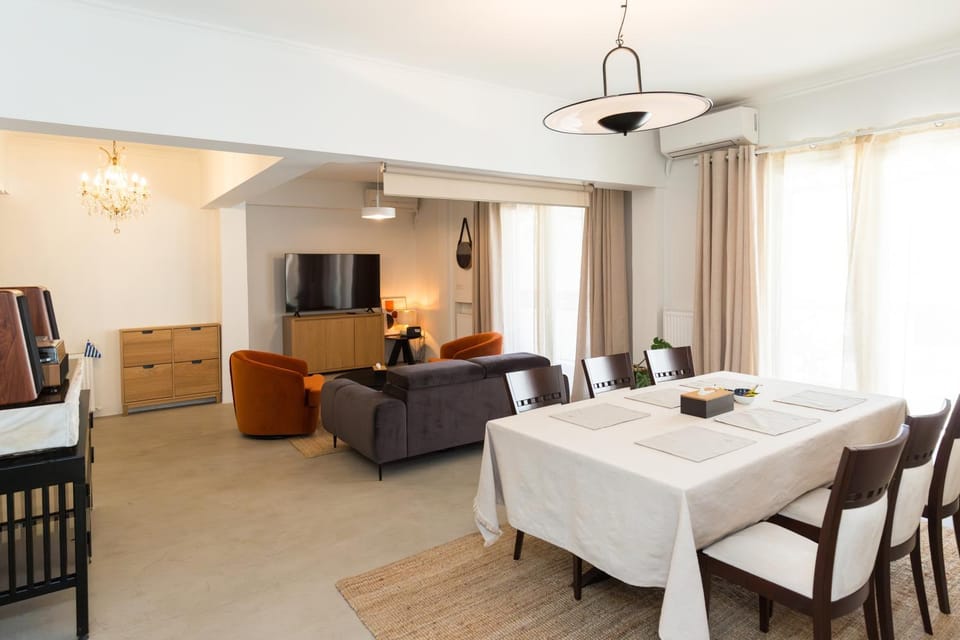 Horizon Haven Apartment in Plaka