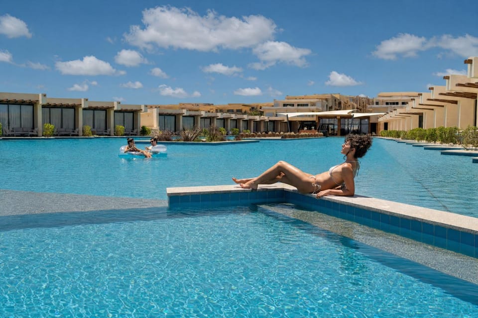 Pool view, Pool view