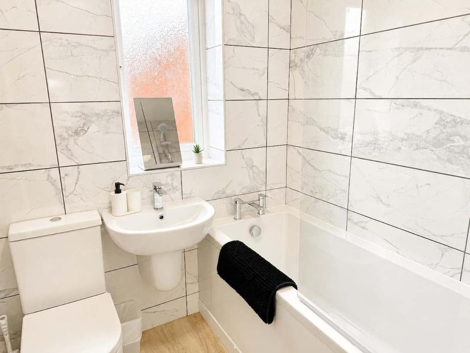 Shower, Toilet, Bathroom, Bath