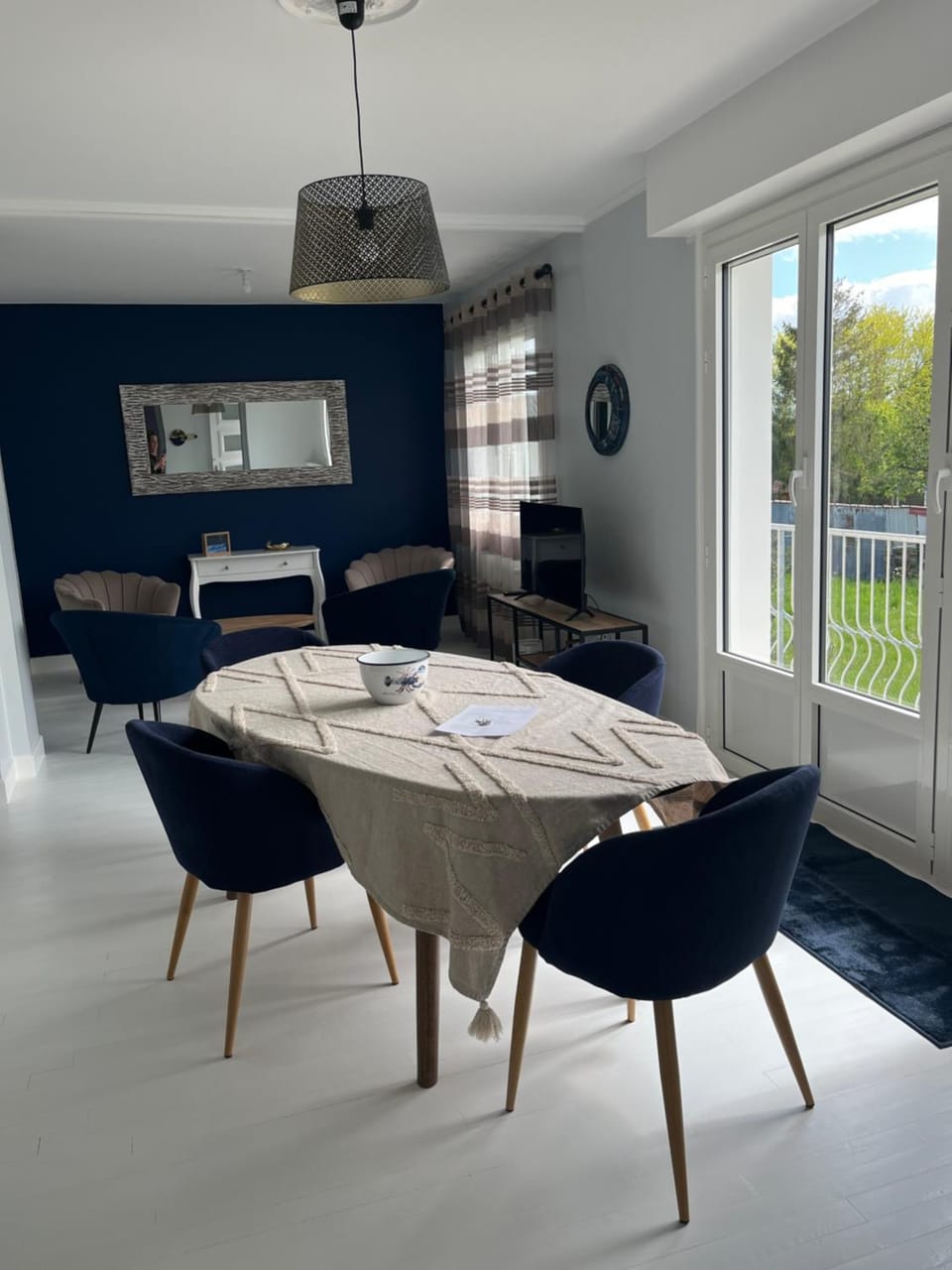 Living room, Dining area