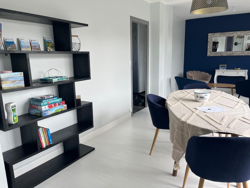 Library, Living room