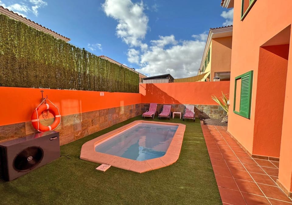 Swimming pool, Swimming pool