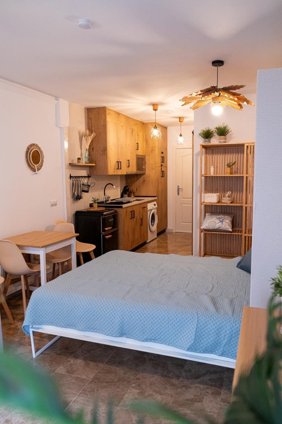 Bed, Kitchen or kitchenette, Photo of the whole room, Dining area, Bedroom, oven, stove