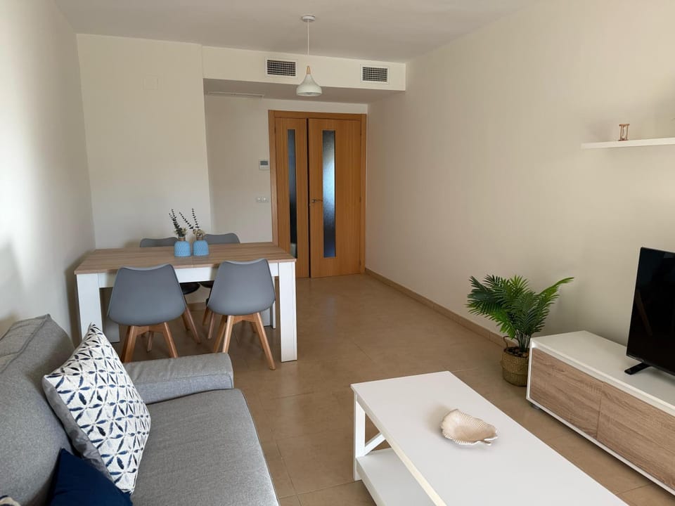 Communal lounge/ TV room, TV and multimedia, Living room, Seating area, Dining area, Evening entertainment