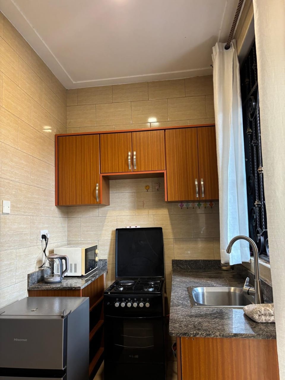 Coffee/tea facilities, Kitchen or kitchenette, stove
