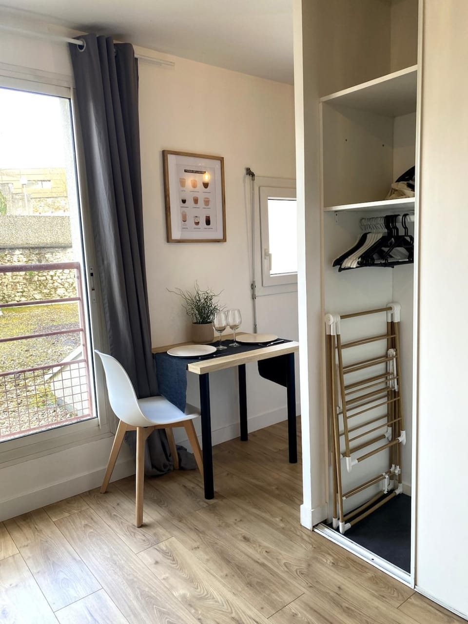 Kitchen or kitchenette, Dining area, wardrobe
