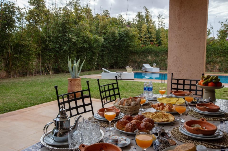 Patio, Dining area, Food, Garden view, Pool view, Breakfast, Continental breakfast