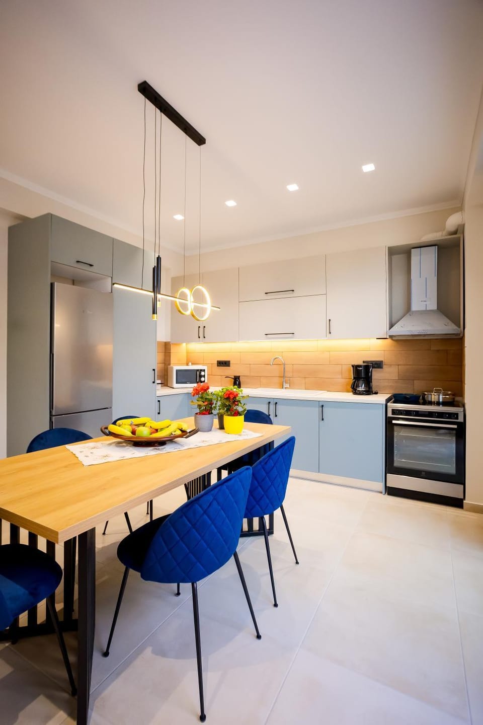 Kitchen or kitchenette, Dining area, oven, stove