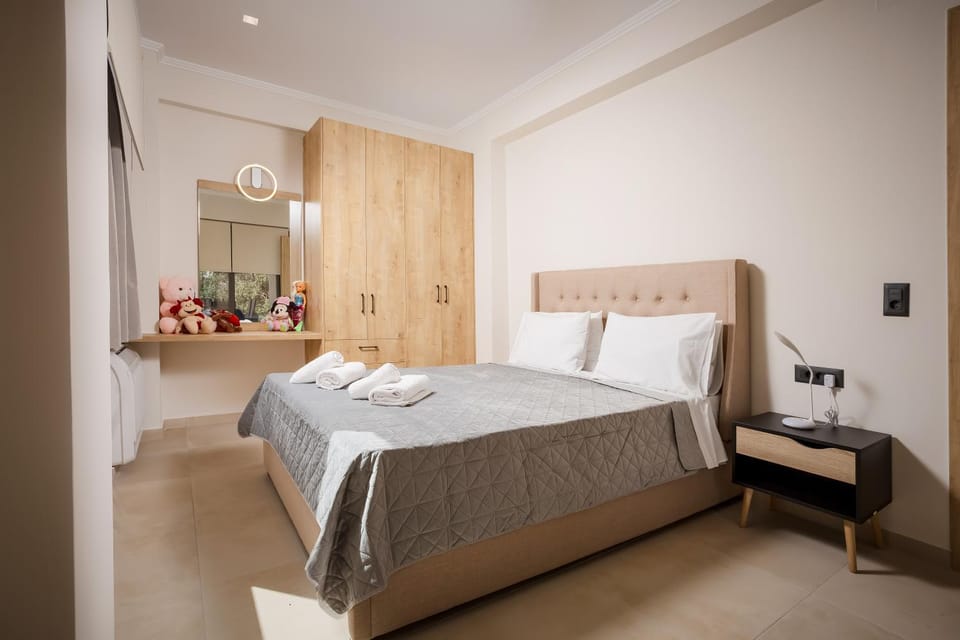 Bed, Photo of the whole room, Bedroom, towels, wardrobe
