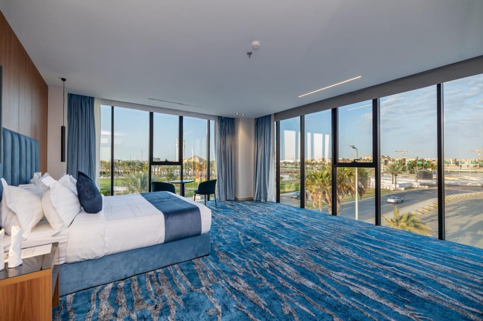 Bed, View (from property/room), Seating area, Bedroom