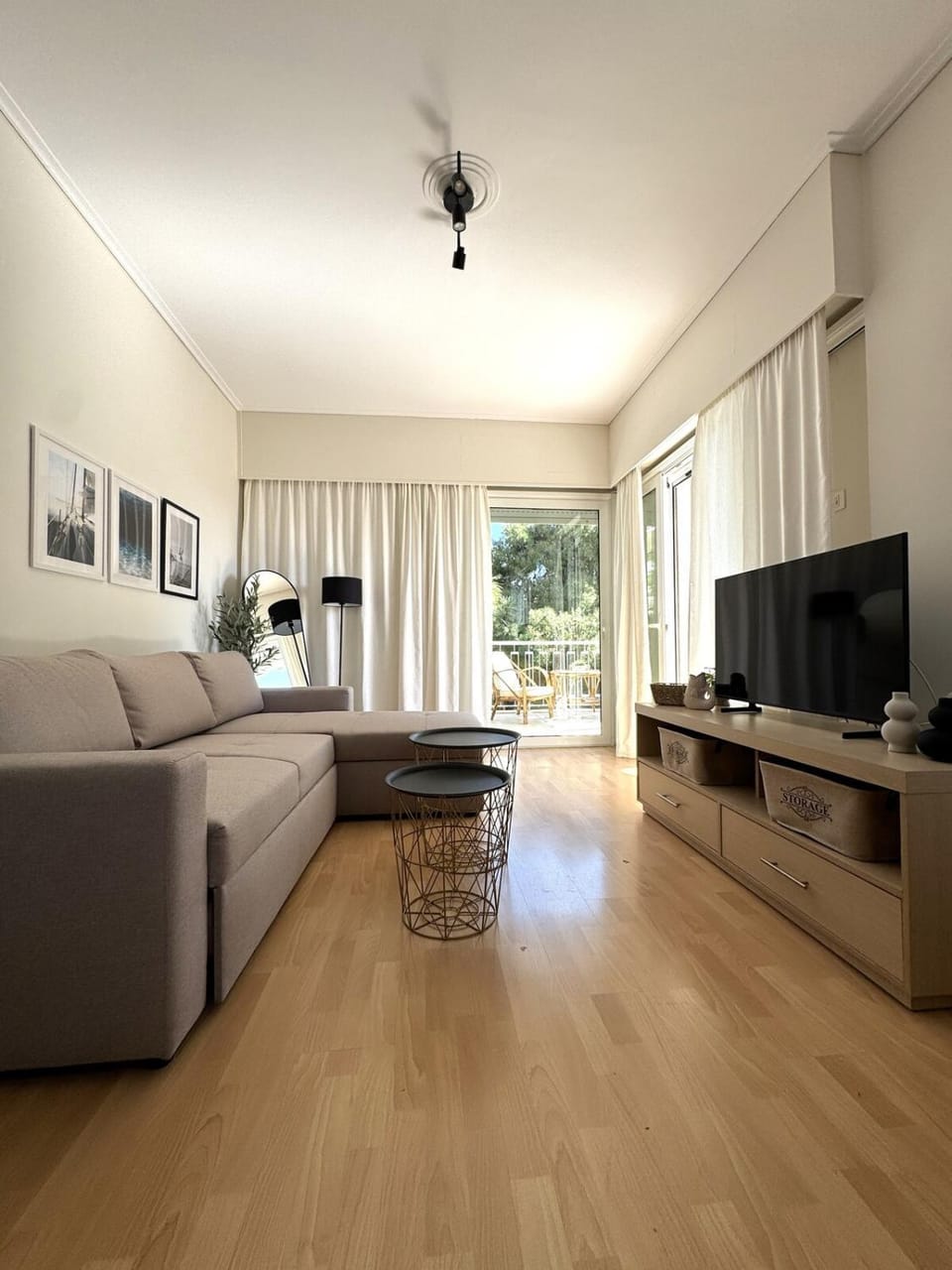 Emerald Lake Loft Apartment in Vouliagmeni