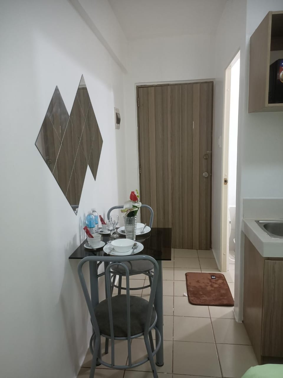 Kitchen or kitchenette, Seating area, Dining area