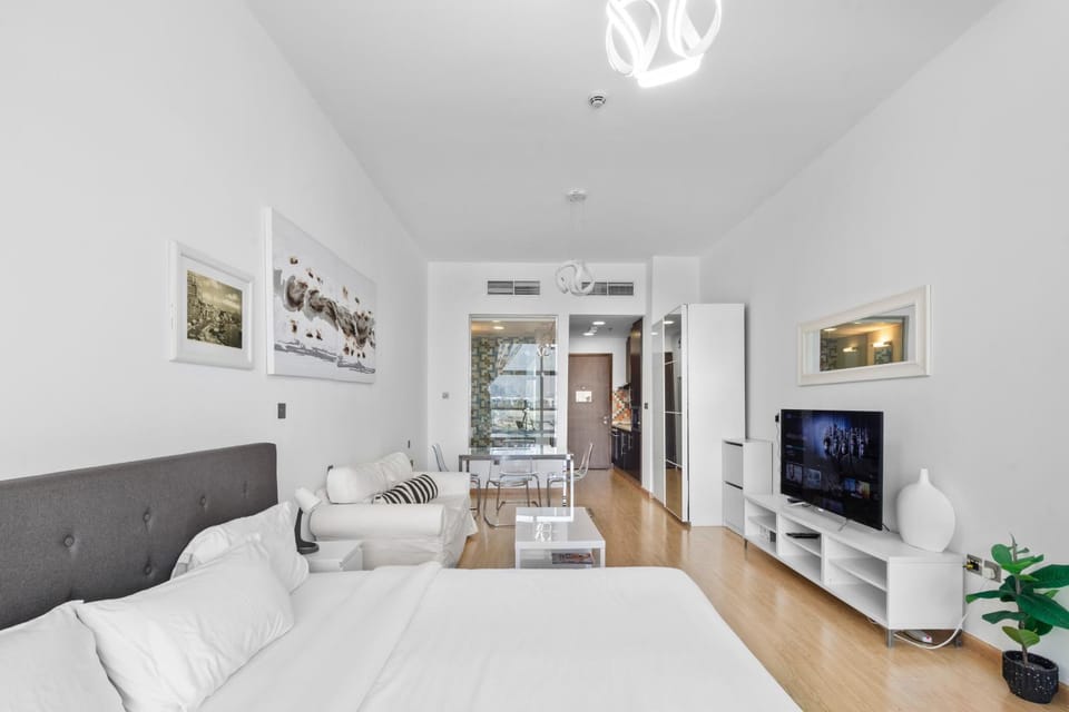 Bed, TV and multimedia, Bedroom