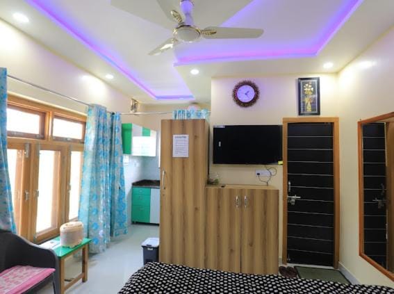 Saket homestay Vacation rental in Uttarakhand