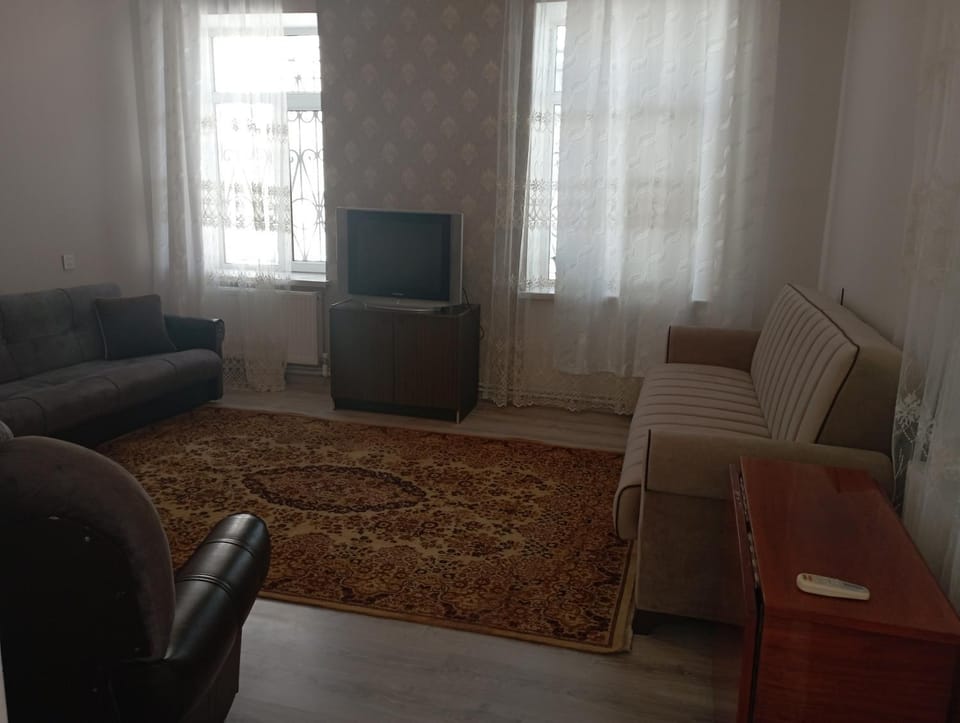 Дом в центре города около ЦУМА с маленьким двориком Apartment in Baku