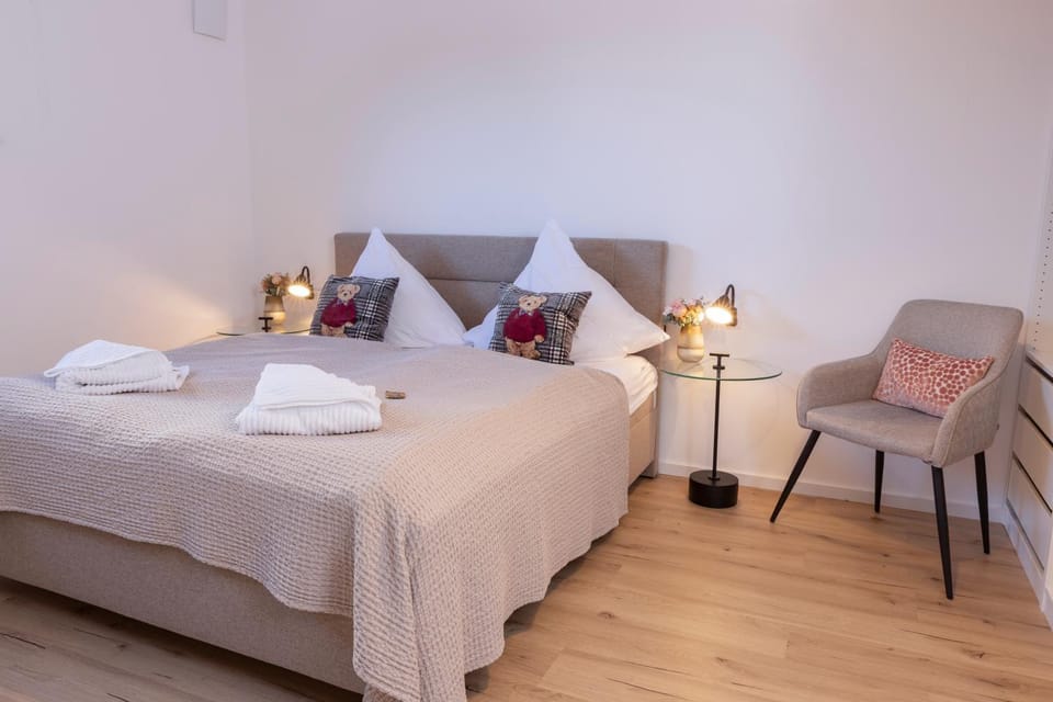 Bed, Photo of the whole room, Bedroom, towels