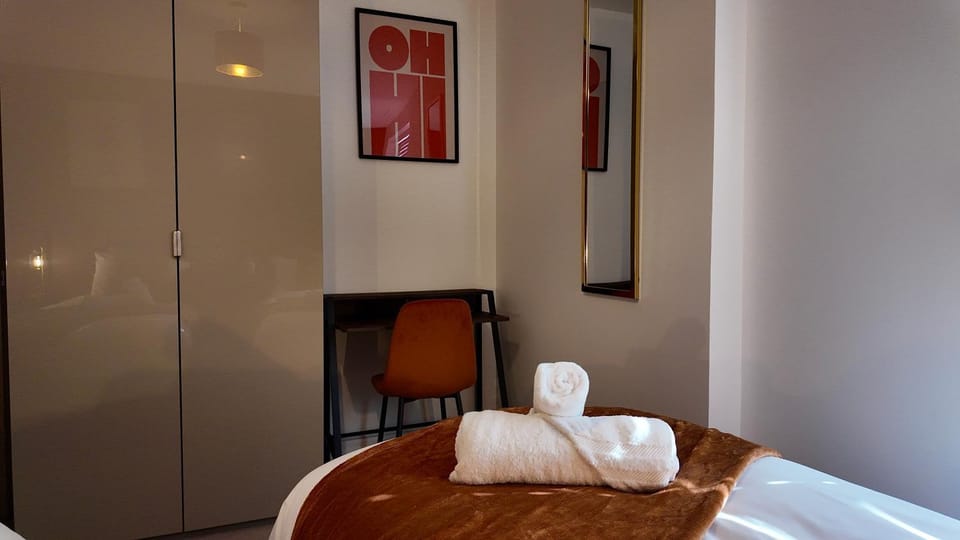 Bed, Bedroom, towels, wardrobe