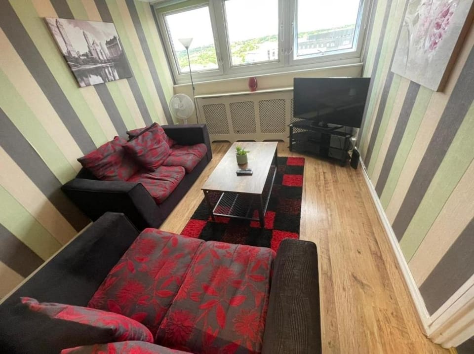 "HOME FROM HOME" - Next to Hilton - City Centre 2 Bedrooms Apartments with Kitchen - in Milton Street - Your own Apartment in Victoria Centre Shopping Centre - 24 Hours Access - Parking Cars or Vans from Five Pounds a Day - Sunday 1pm Check-out Apartment in Nottingham