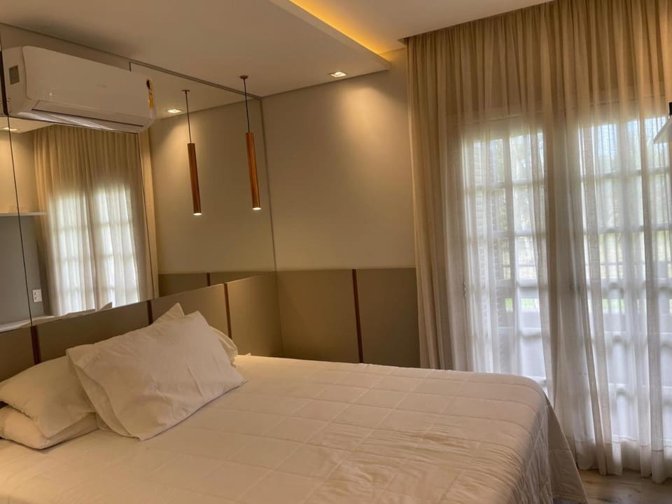 Bed, Bedroom, air conditioner