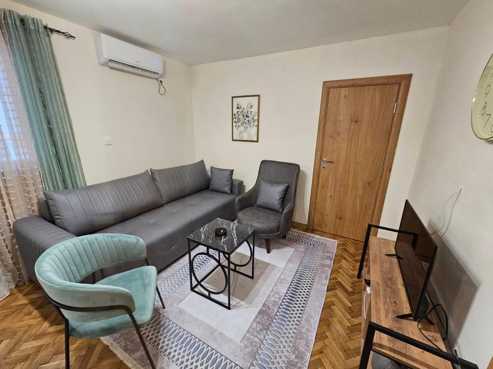 Living room, Seating area, air conditioner