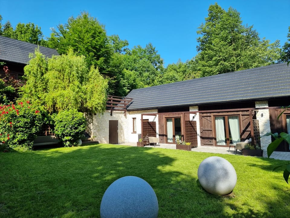Property building, Spring, Day, Natural landscape, Garden, Garden view