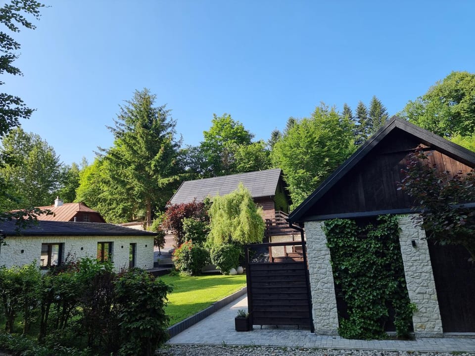 Property building, Day, Garden, Garden view