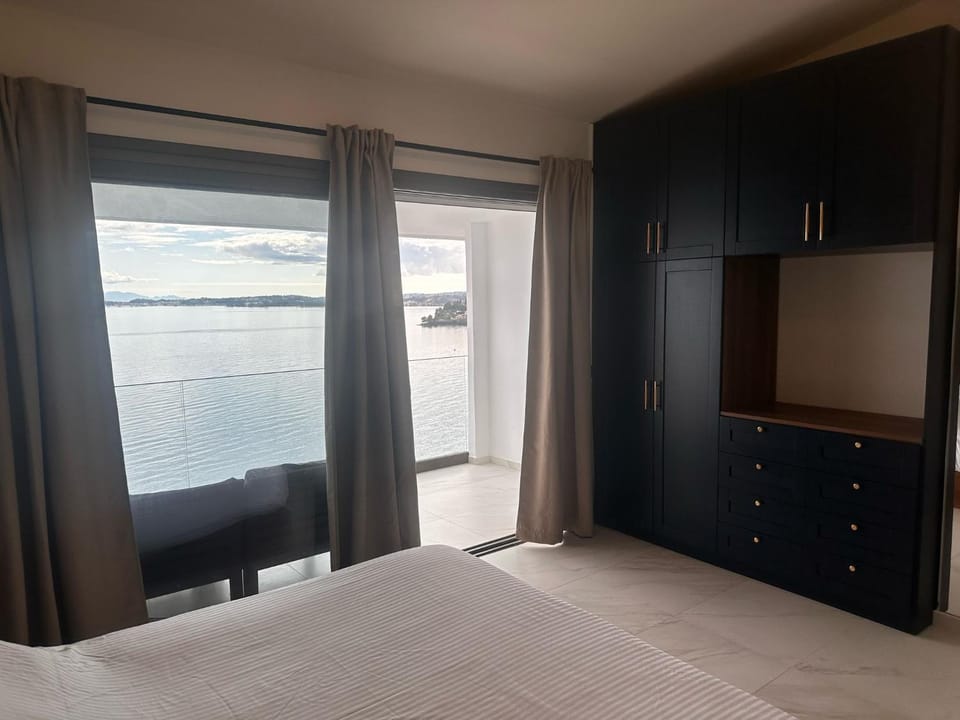 Photo of the whole room, Bedroom, Sea view