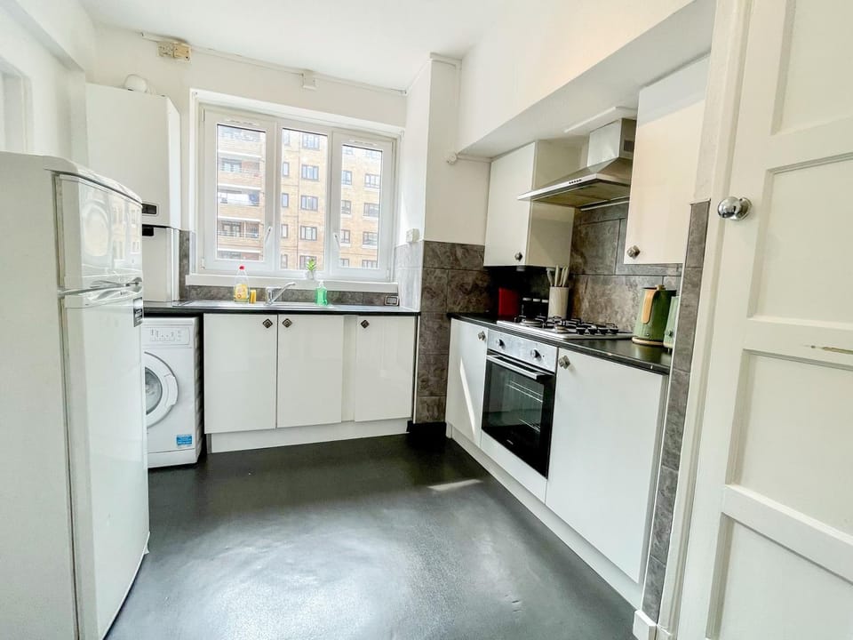 Coffee/tea facilities, View (from property/room), microwave, oven, stove, toaster, washing machine, dryer, kitchen