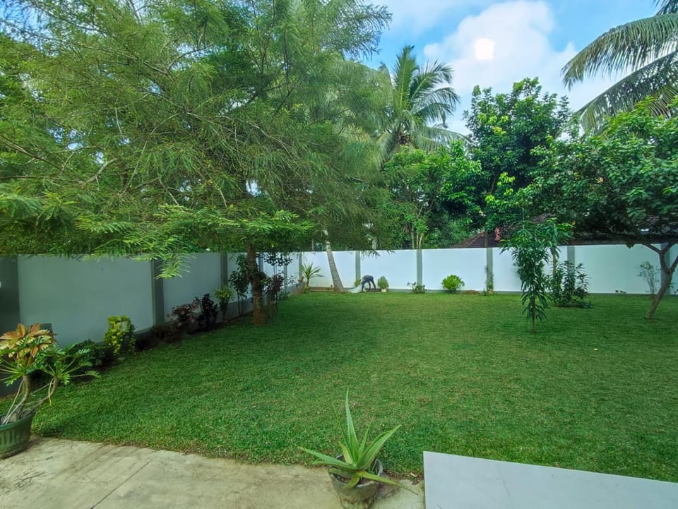 Property building, Restaurant/places to eat, Living room, Dining area