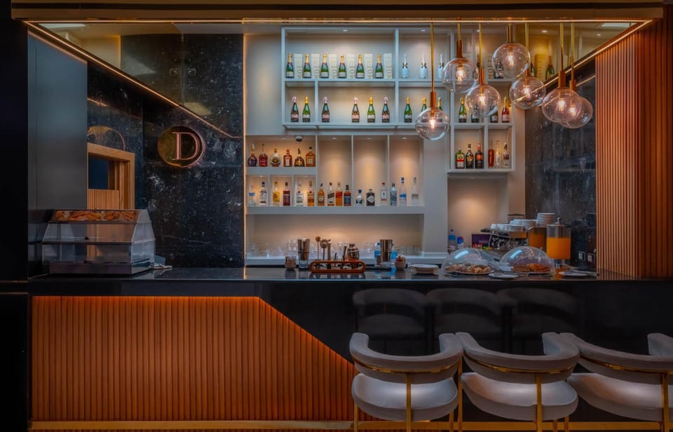 Lounge or bar, Lounge or bar