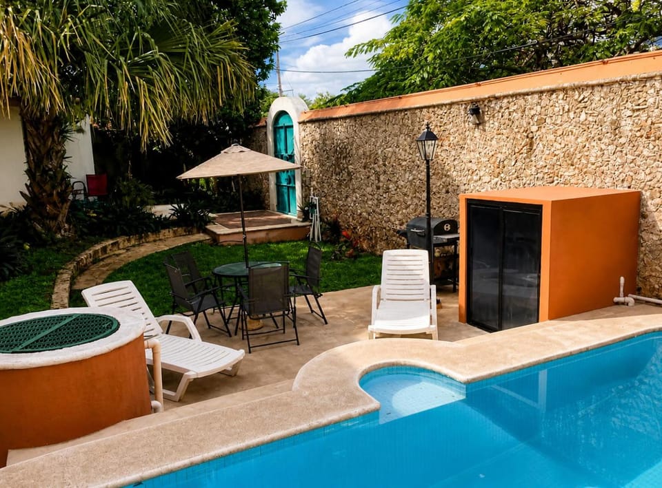 Swimming pool