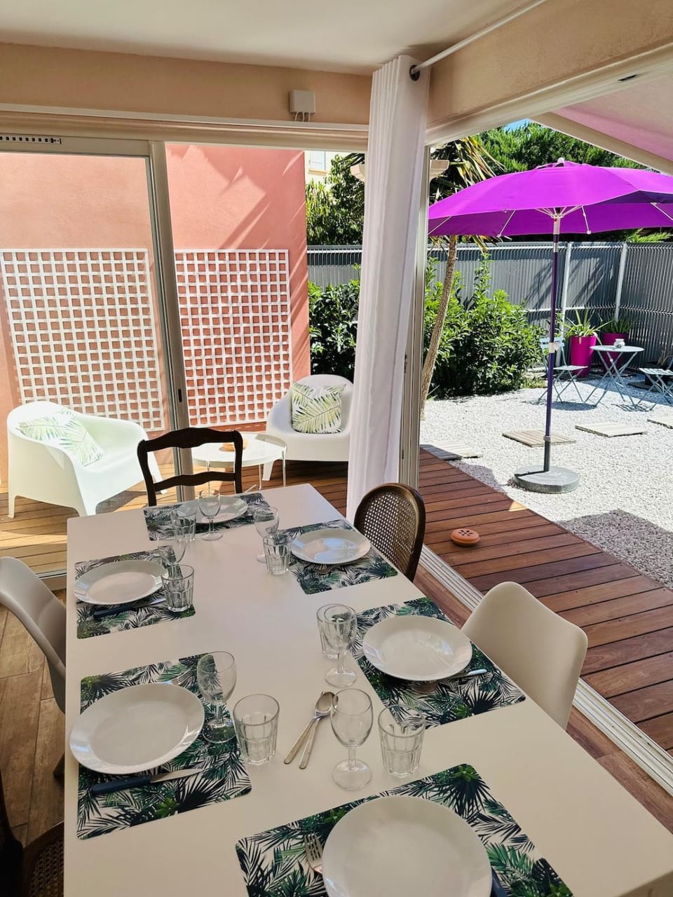 Patio, Dining area