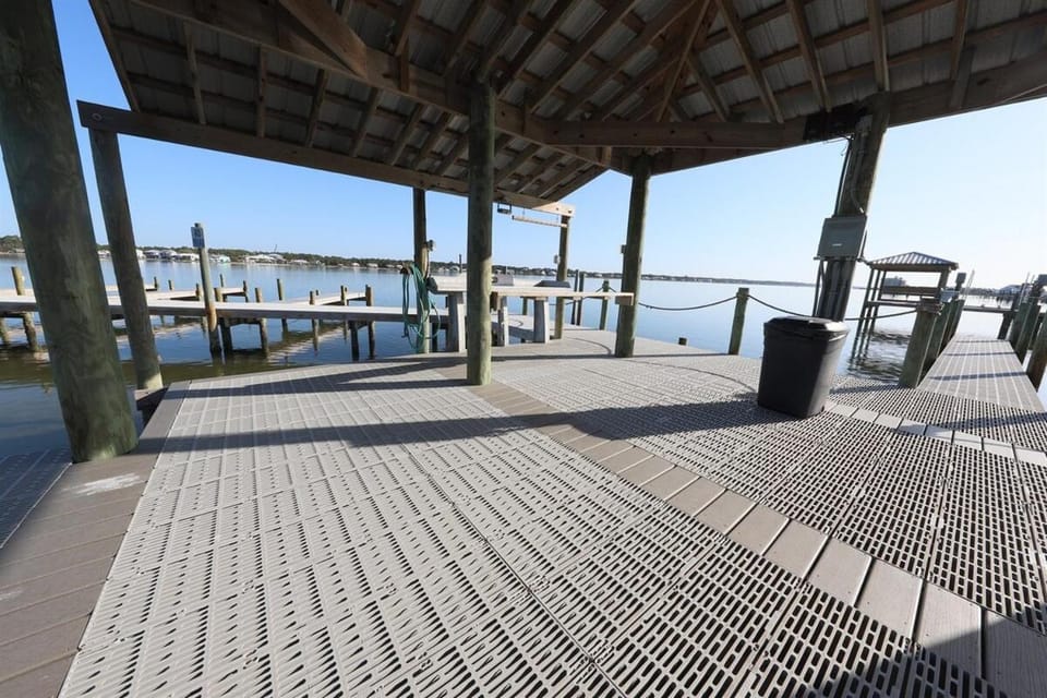 Gulf Shores Surf and Racquet Club - Great Pool - Bring your Boat - Easy Beach Access Apartment in West Beach