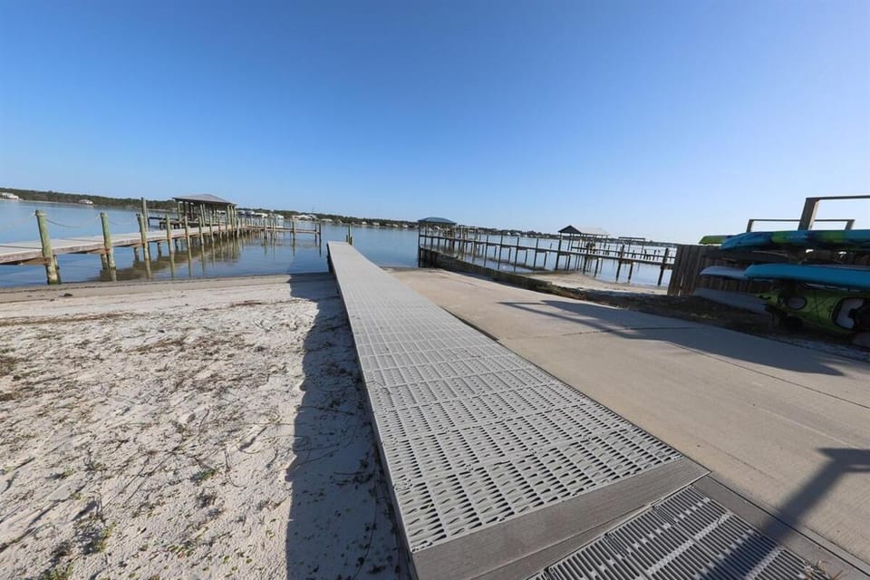 Gulf Shores Surf and Racquet Club - Great Pool - Bring your Boat - Easy Beach Access Apartment in West Beach