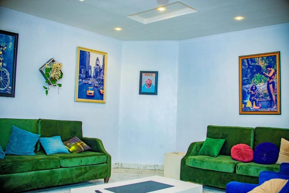 Capacious 5-BR HOME With 24hrs Pwr And Unlimited Internet Apartment in Lagos
