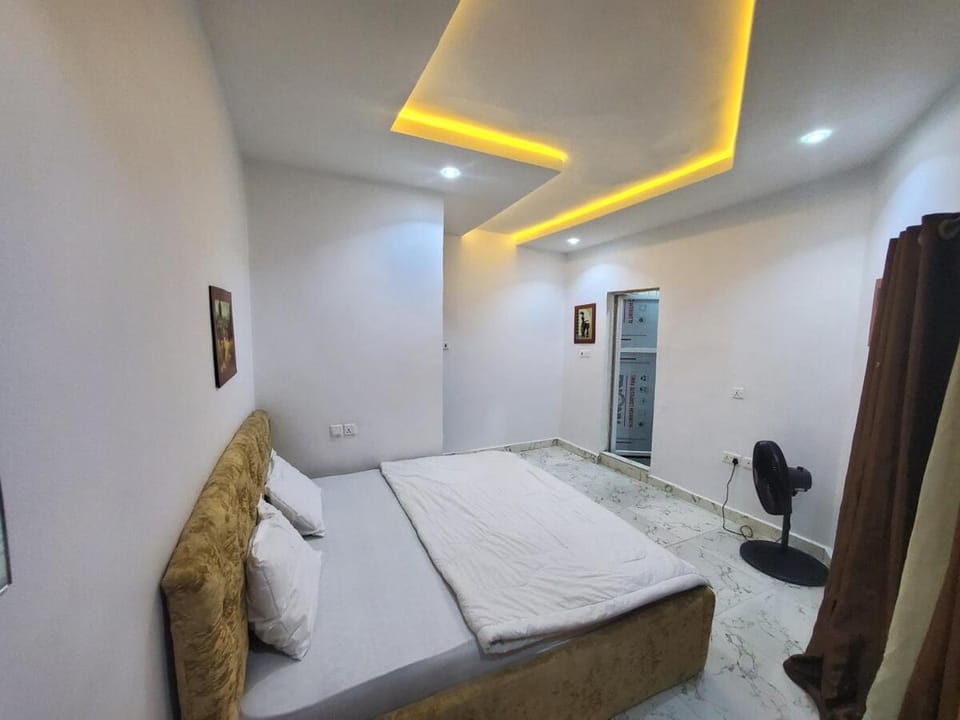 Capacious 5-BR HOME With 24hrs Pwr And Unlimited Internet Apartment in Lagos