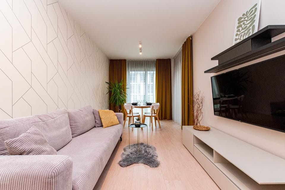 TV and multimedia, Living room, Seating area, Dining area, Evening entertainment