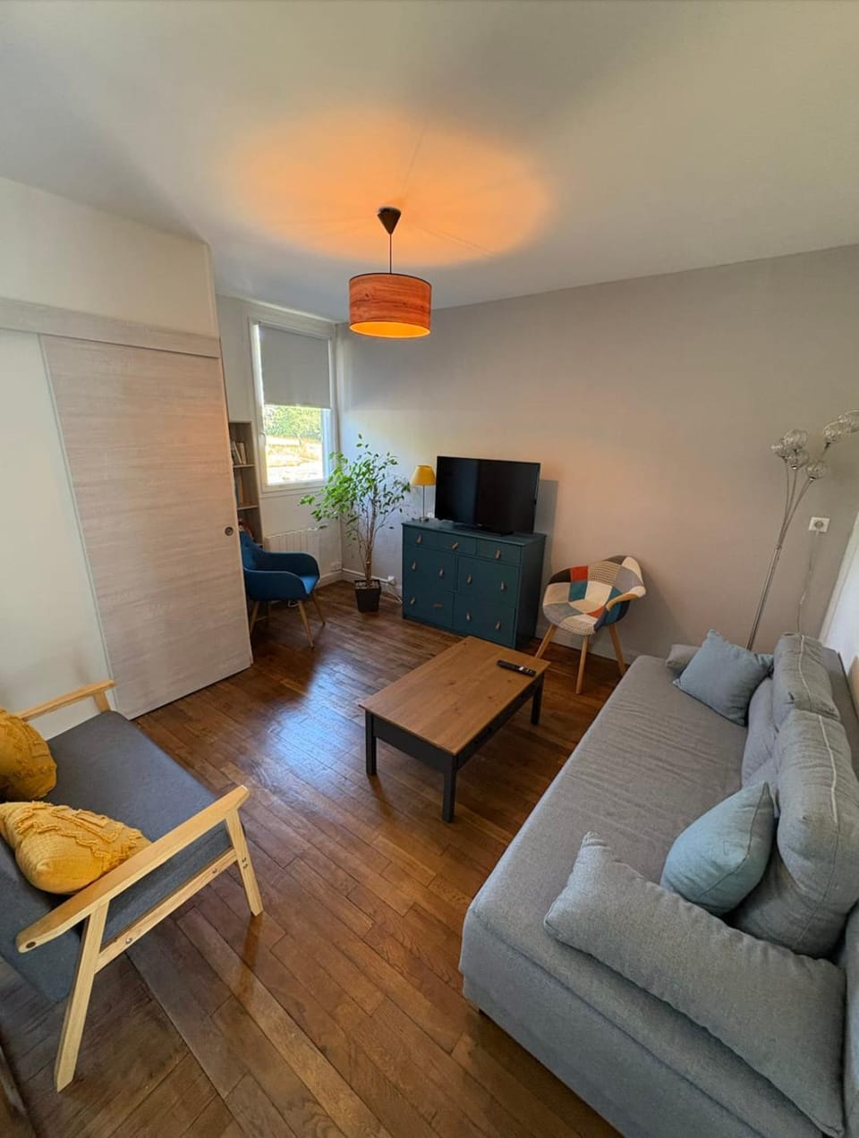 Gîte familial 4 chambres 8-10 personnes Eguzon House in Centre-Val de Loire
