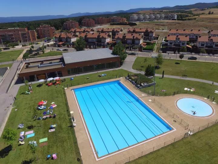 Bird's eye view, Swimming pool, sunbed