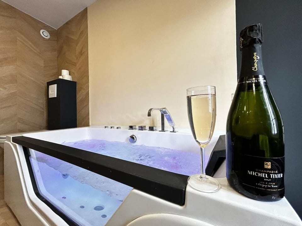 E4 Reton Suite avec Balnéo T2 au couur d Épernay Apartment in Epernay