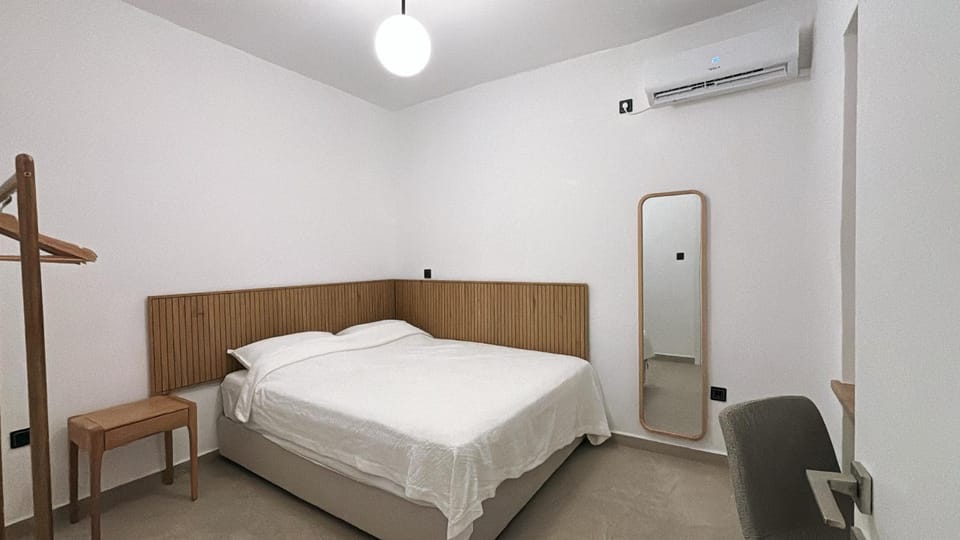 Bed, Bedroom, wardrobe, air conditioner